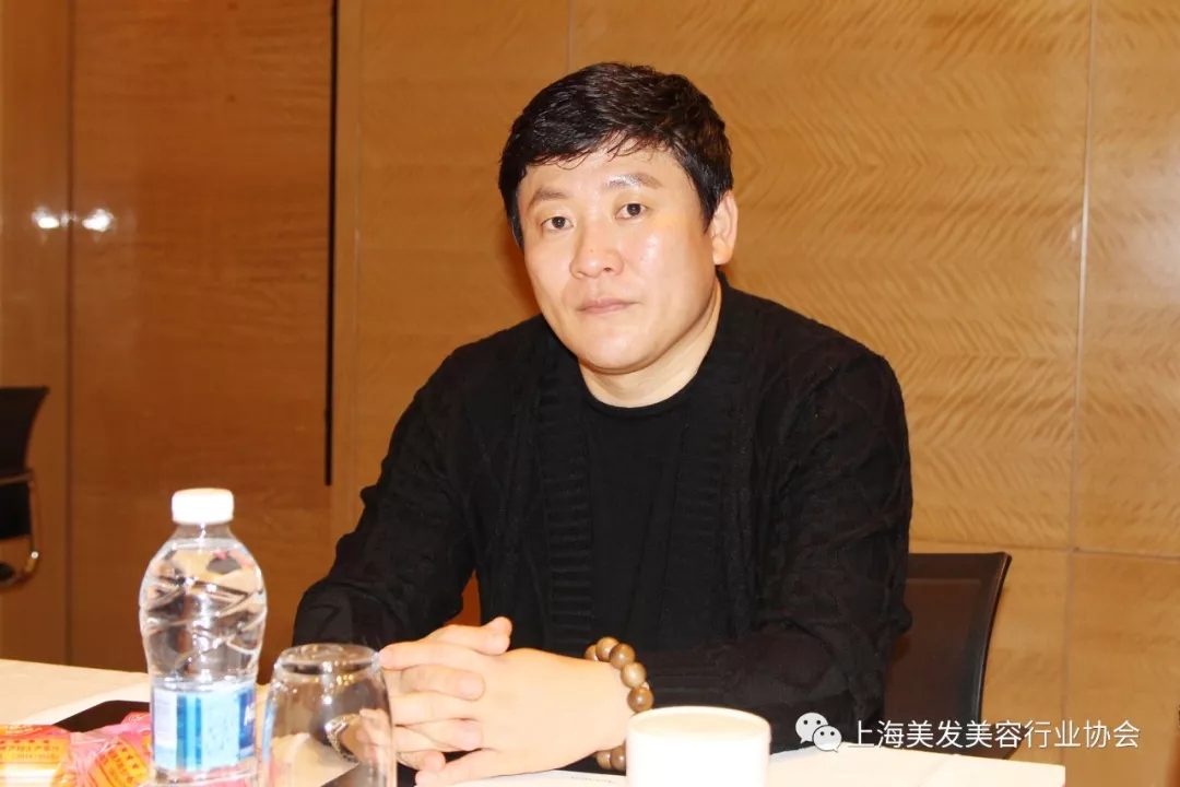 副会长吴国明