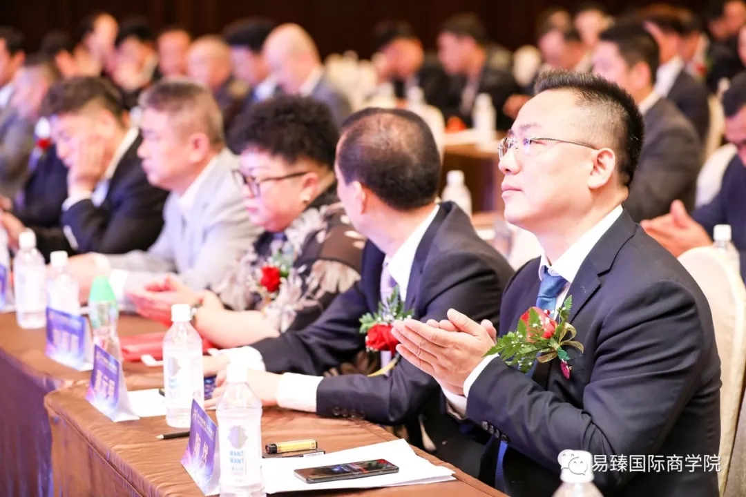 易臻国际董事长陶然先生荣获上海美协"美业三十年十大领军人物"奖!